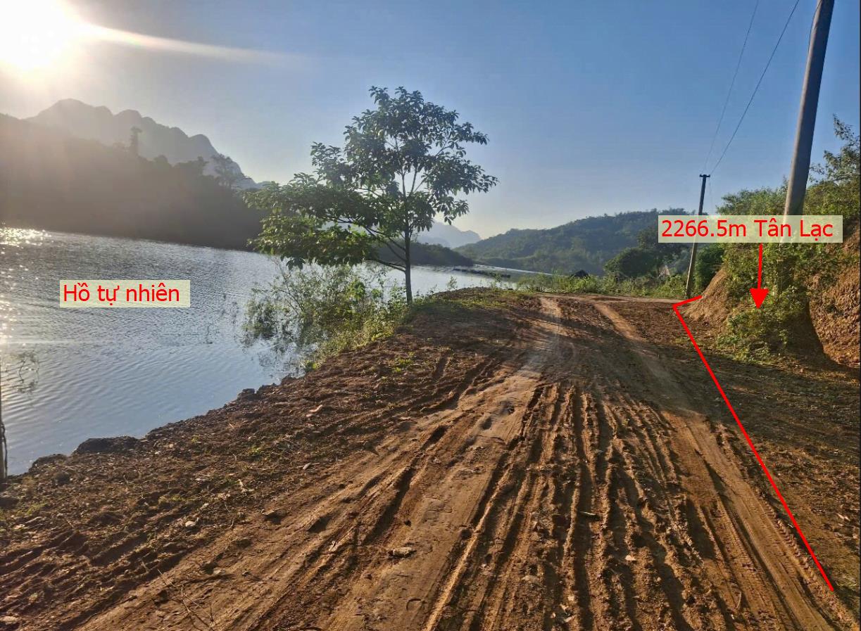 Hình ảnh Bán Lô Đất 2266.5m Tại Tân Lạc Làm Nghỉ Dưỡng View Hồ Thoáng Mát Xung Quanh Nhiều Villa Resort Sổ Đỏ Pháp Lý Rõ Ràng 