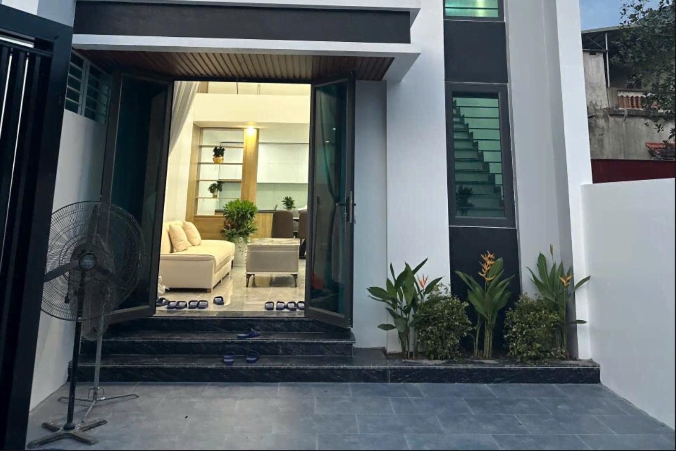 Hình ảnh Bán Lô Đất 100m Tại Định Trung Vĩnh Yên Sẵn Nhà Mới Xây Vị Trí Đắc Địa Đầy Đủ Tiện Ích Gần Chợ Trường Học Giá Đầu Tư