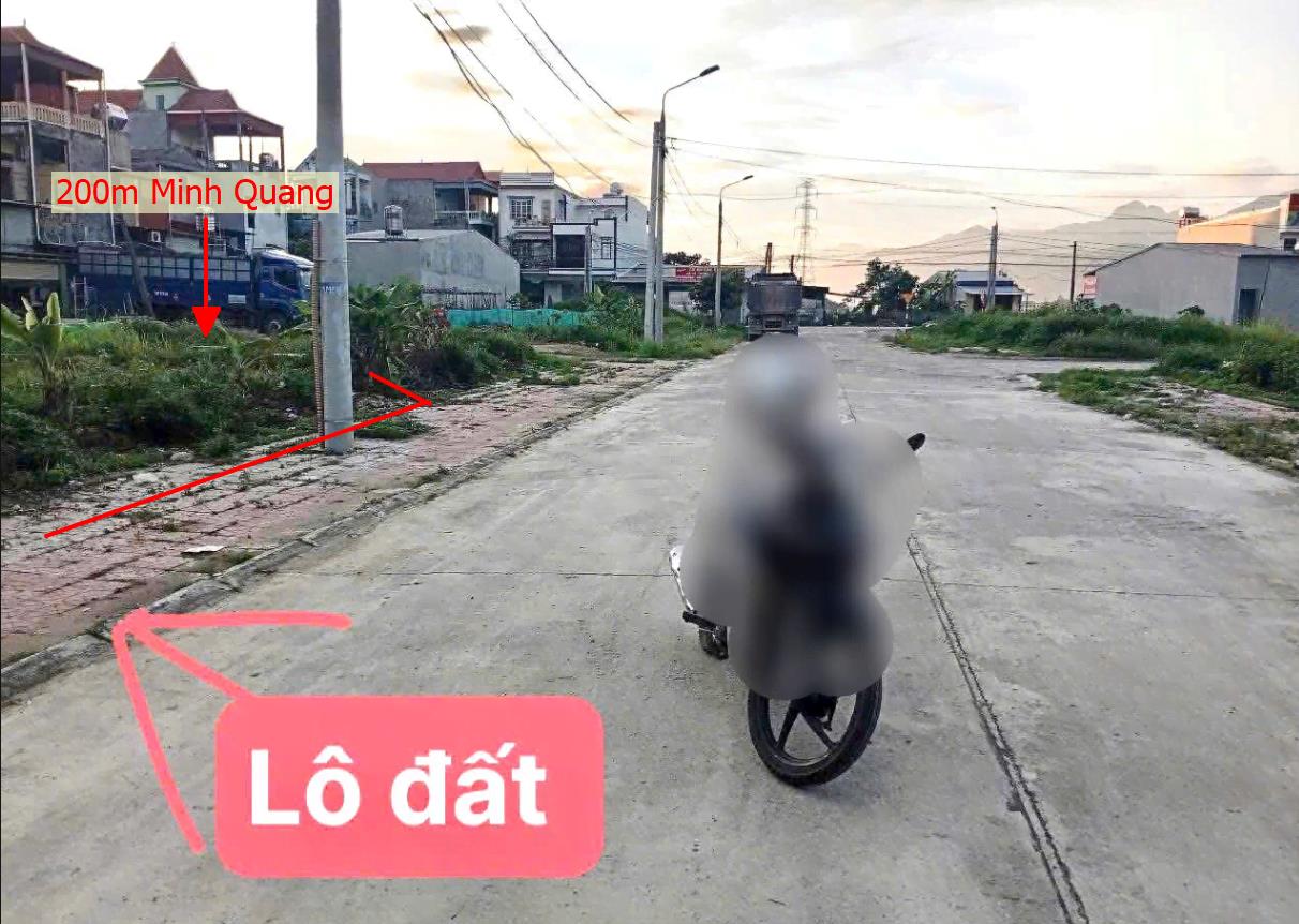 Hình ảnh Bán Lô Đất 200m Tại Minh Quang Tam Đảo Bám Đường Bê Tông Ô Tô Chạy Vòng Quanh Dân Cư Đông Đúc Thân Thiện Giá Đầu Tư 